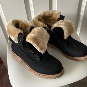 Dream Pairs Brand Black Fur-Lined Boots Size 9